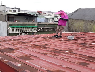 台北市八德路五樓鐵皮屋頂鏽蝕施作水隔熱工程施工