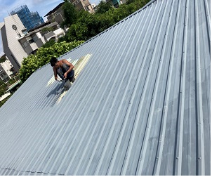 德山中學鐵皮屋頂施作防鏽防水隔熱工程施工圖片  120坪